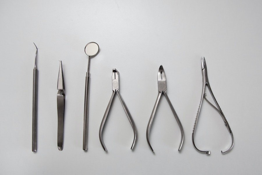 stomatolski instrumenti za hirursko vadjenje umnjaka